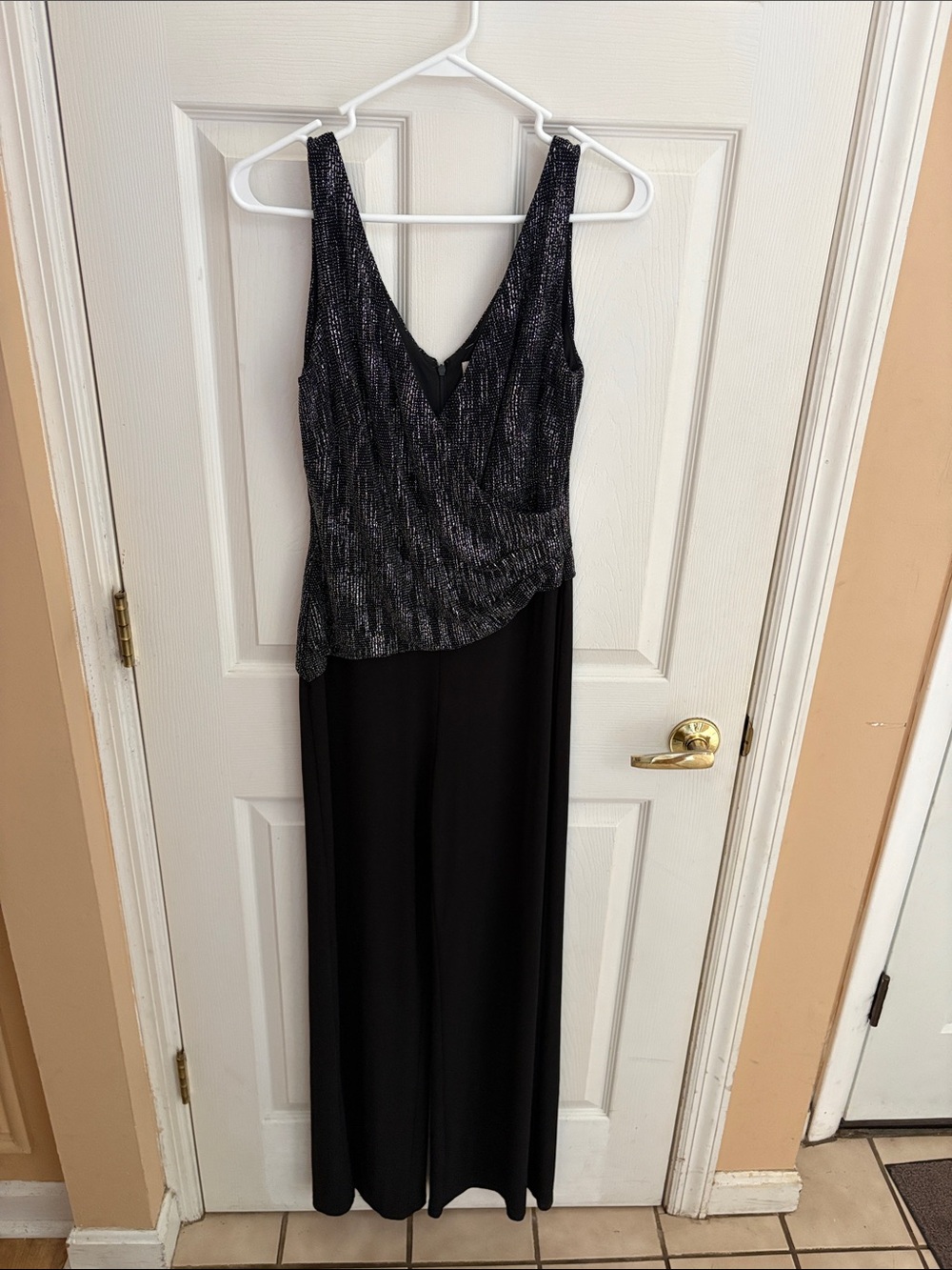 Anne Klein fancy jumpsuit size 4 black and silver- machine washable and cute!